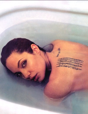 Angelina_Jolie_012